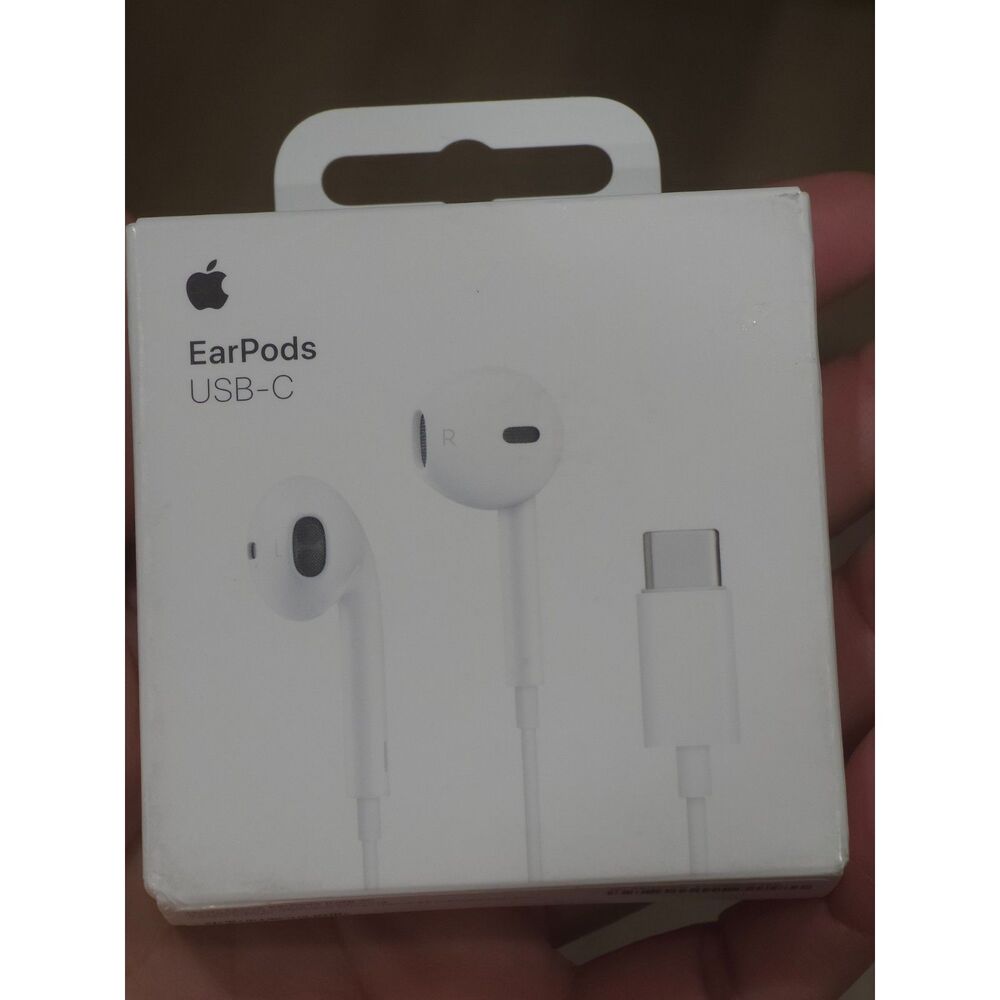 Official Apple EarPods USB-C Headphones Built-in Mic Brand New Sealed MTJY3AM/A